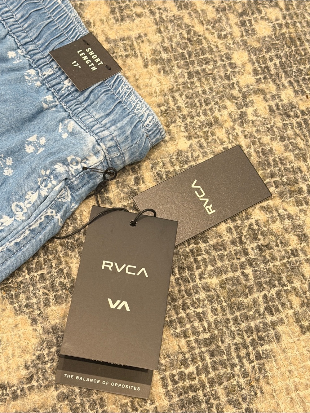 RVCA Light Blue Bandana Print Shorts ~ Large - Picture 4 of 16